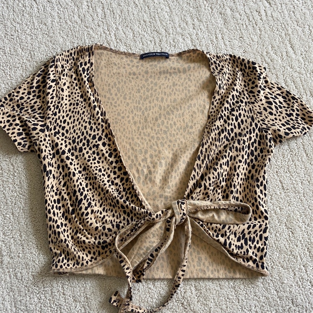 Brandy Melville cheetah rap top!